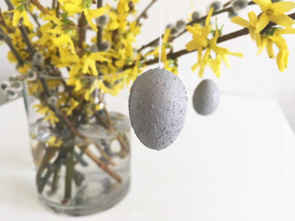 osterschmuck-diy-osterstrauch-beton-eier