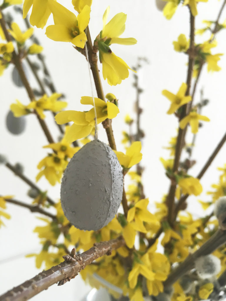 osterschmuck-diy-osterstrauch-beton-eier