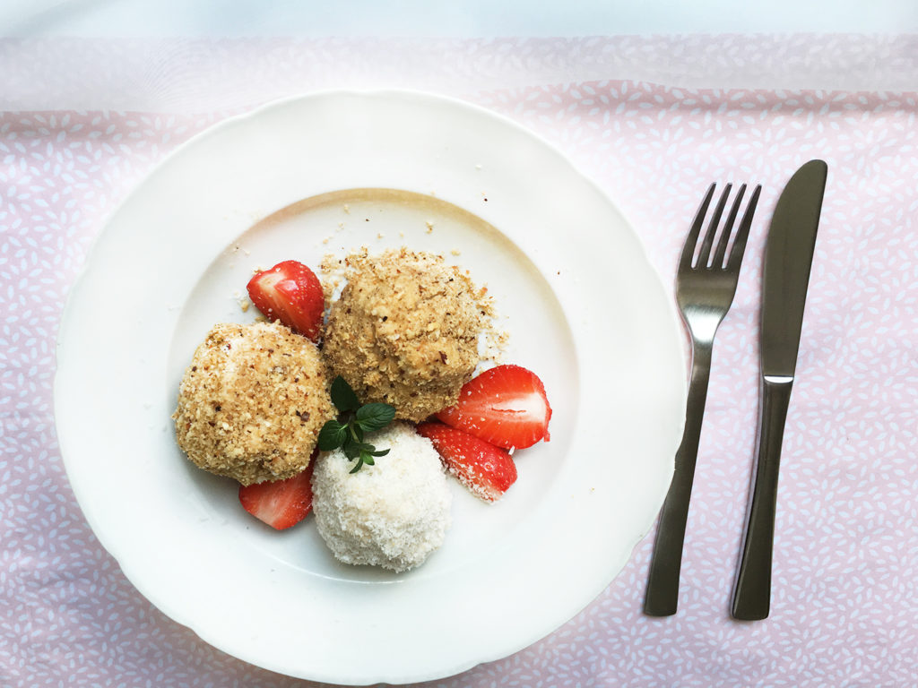 gesunde-lowfat-fitness-erdbeerknödel