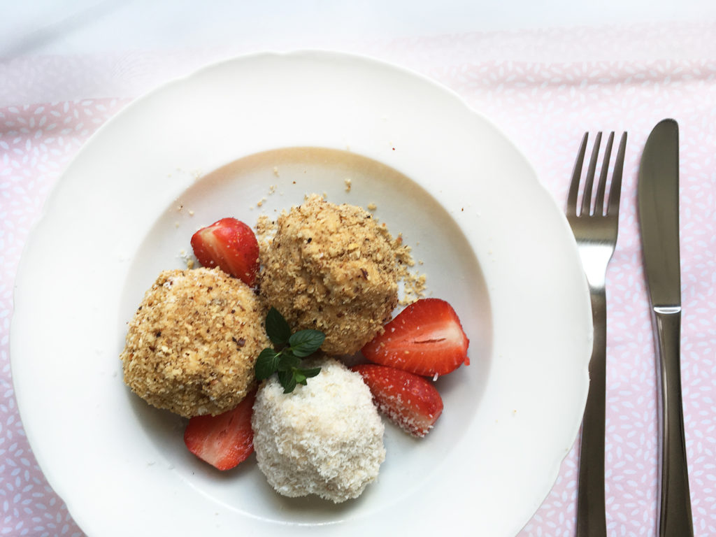 gesunde-lowfat-fitness-erdbeerknödel