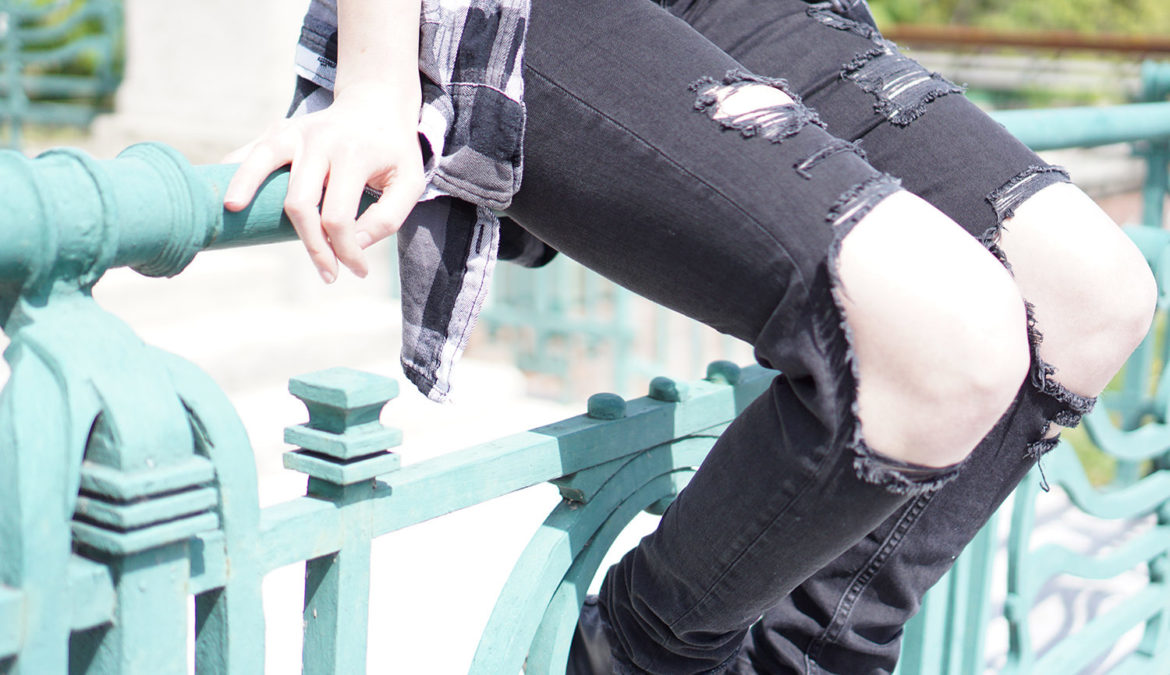 diy-destroyed-jeans