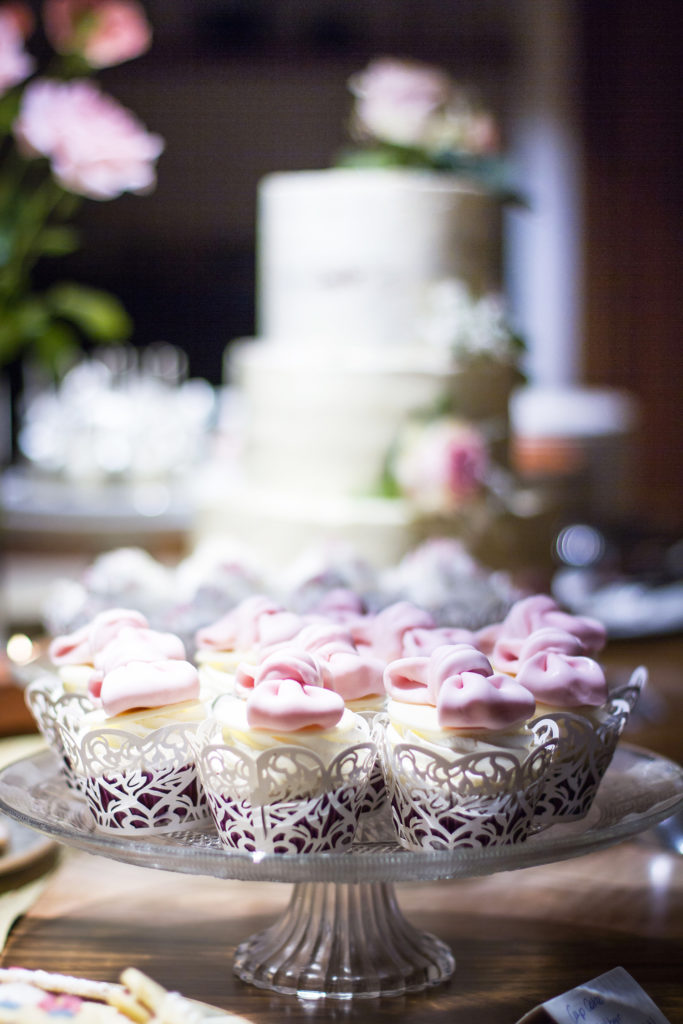 diy-wedding-cake-topper-vintage-candybar