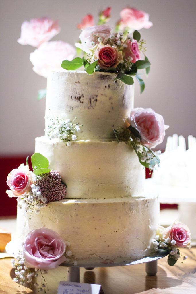 diy-wedding-cake-topper-vintage-candybar