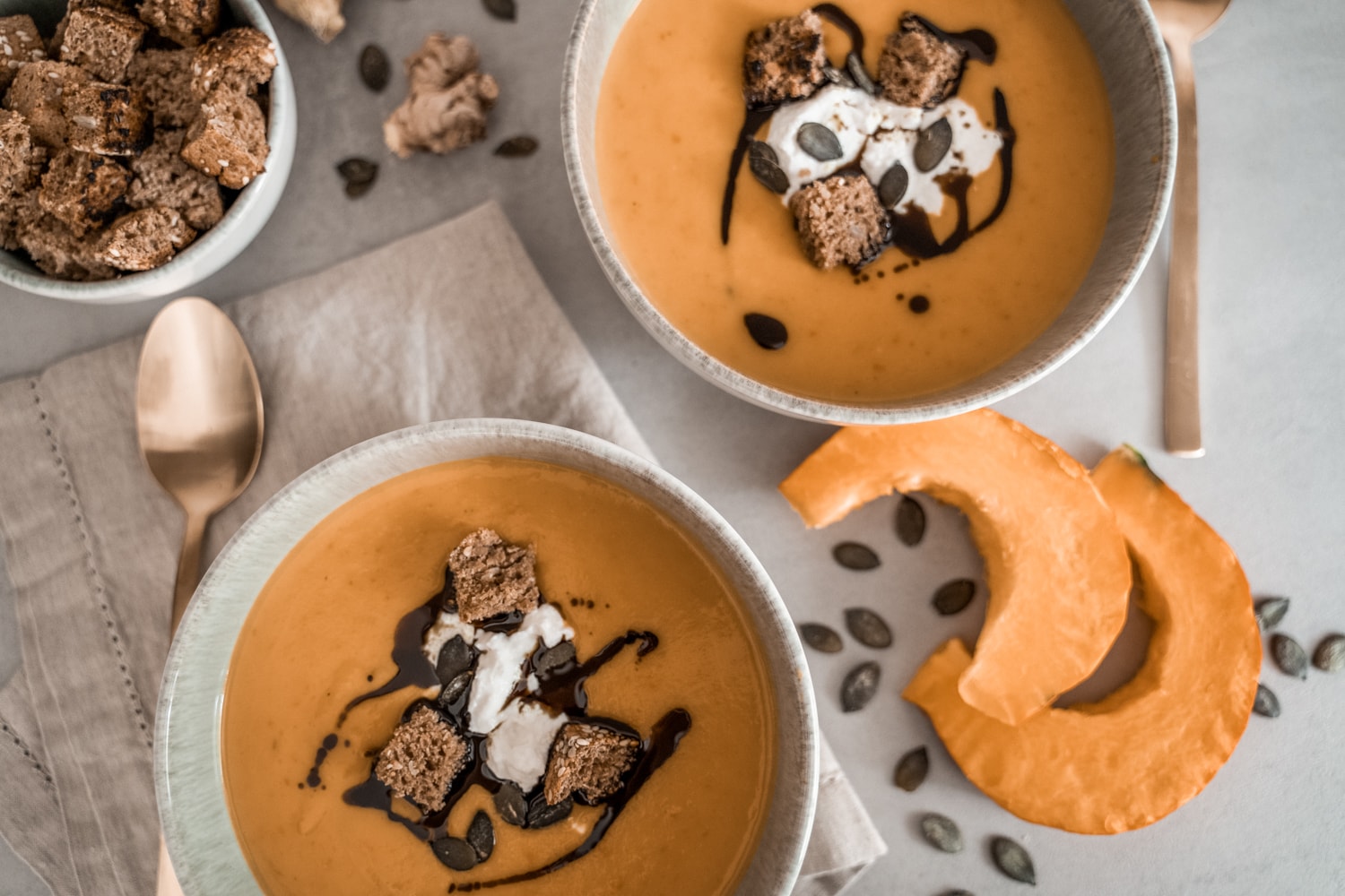 Kürbis Creme Suppe mit Mango - gesundes und schnelles Fitness Rezept