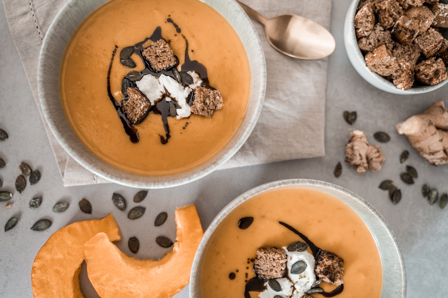Kürbis Creme Suppe mit Mango - gesundes und schnelles Fitness Rezept