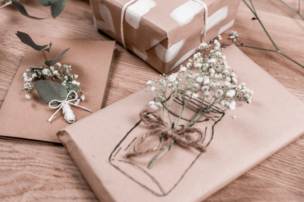 diy-geschenkpapier-blumen