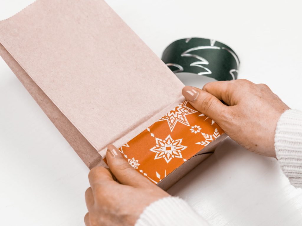 geschenkpapier-anbringen